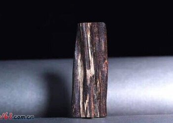 沉水棋偏紫韵顶级沉香吊坠