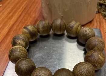 高品质棋楠1.8*13粒沉香大手串