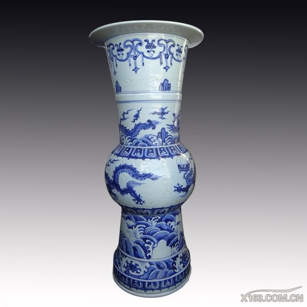青花龙纹大瓶.jpg