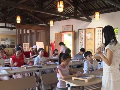 暑期非遗文化体验受追捧 纸织画与香道成热门选择