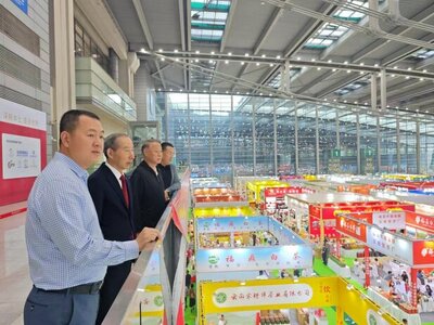 龙宇翔出席2025中国（深圳）国际春季茶产业博览会