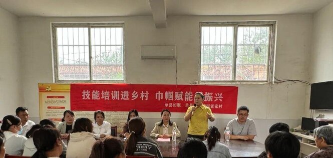 菏泽单县妇联驻村工作队开展制香技能培训