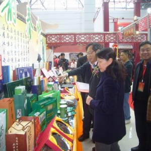 2016年广西春茶展销会25日开幕 现场展示如何制茶
