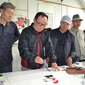 怀翰墨绘南开 韵情毫端颂创文