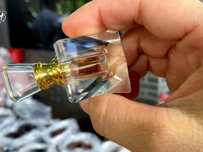 沉香精油，又被美誉为“液态黄金”