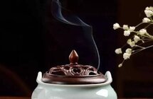 家财万贯，不如沉香在手；遍尝美食，不如闻香一口