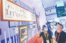 黄花梨、沉香工艺品、黎锦“打卡”第二届消博会
