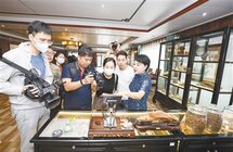 “全国媒体看屯昌”采风活动记者深入了解屯昌沉香产业发展魅力
